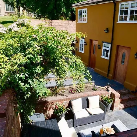 Huge Luxury 8 Bed Manor House Hot Tub Pool Table Villa Saffron Walden Exterior photo