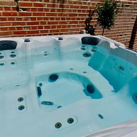 Huge Luxury 8 Bed Manor House Hot Tub Pool Table Villa Saffron Walden Exterior photo