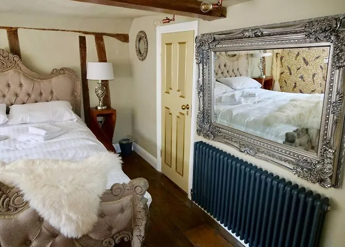 Huge Luxury 8 Bed Manor House Hot Tub Pool Table