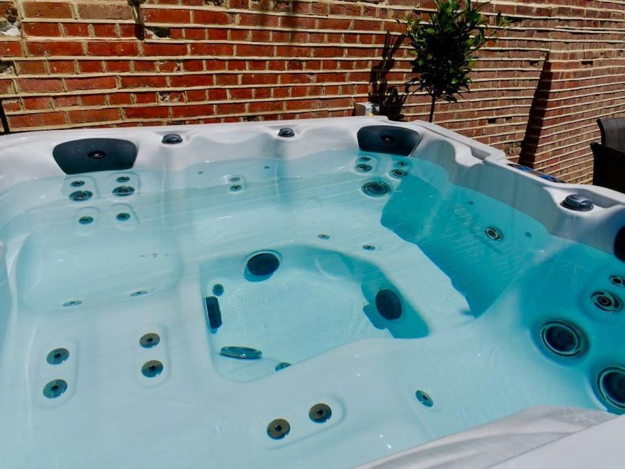 Huge Luxury 8 Bed Manor House Hot Tub Pool Table Saffron Walden