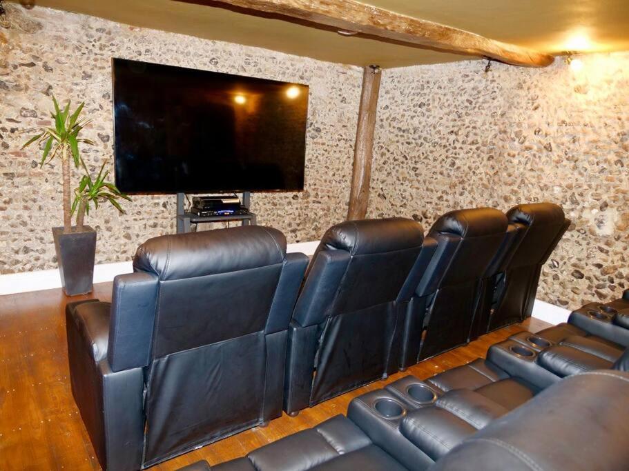 Huge Luxury 8 Bed Manor House Hot Tub Pool Table * Saffron Walden