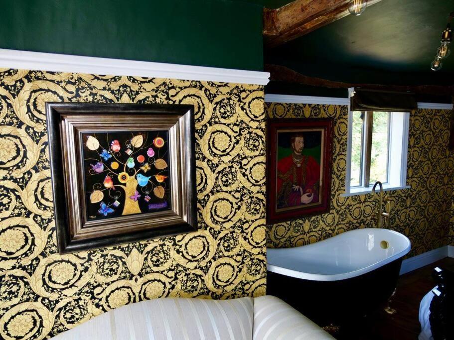 Huge Luxury 8 Bed Manor House Hot Tub Pool Table