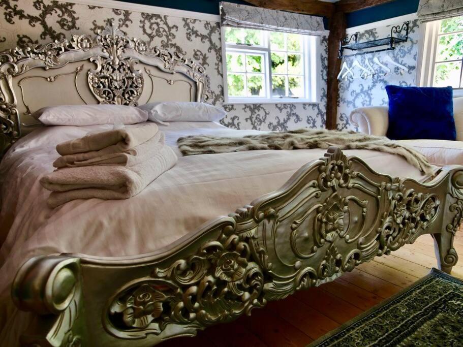 Huge Luxury 8 Bed Manor House Hot Tub Pool Table Holiday home *
